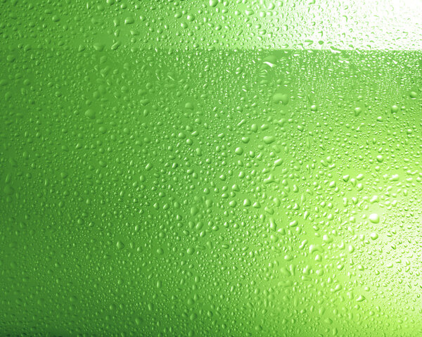 Зеленый фон с капельками воды
