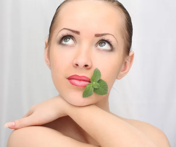 Beautiful woman with green leaf — Stock Photo, Image
