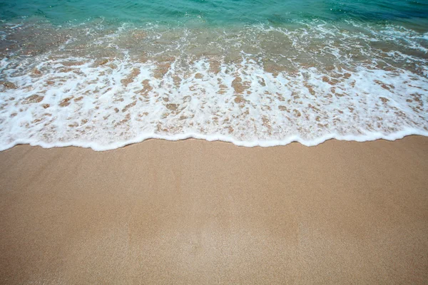 Vannbølger og sand – stockfoto