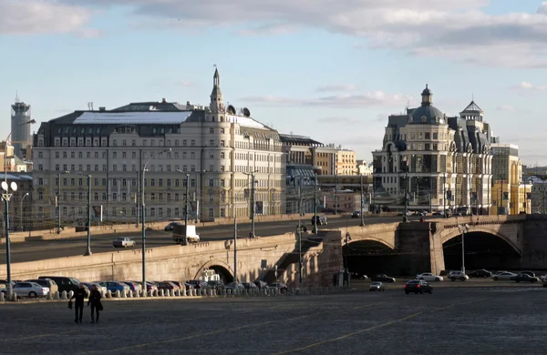 nasıl Kızıl Meydanı Moskova Nehri üzerinde
