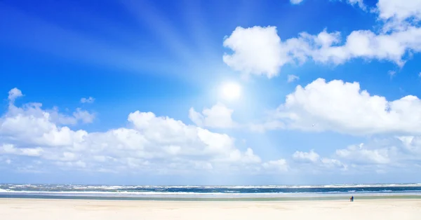 Gyönyörű tengerpart a napfény — Stock Fotó