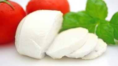 domates mozzarella peyniri