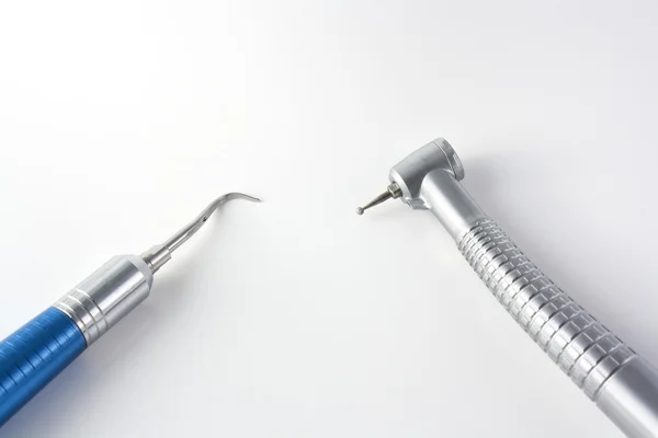 Сверление зубов и тартар — стоковое фото