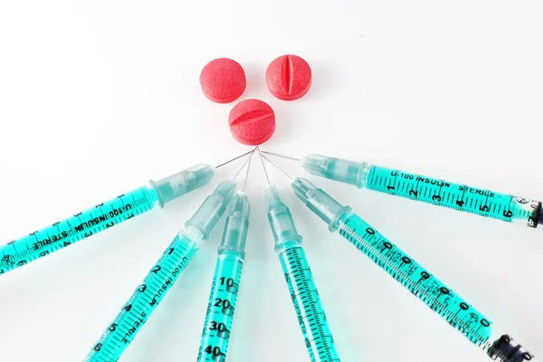 Syringe and pill — Stock Photo, Image