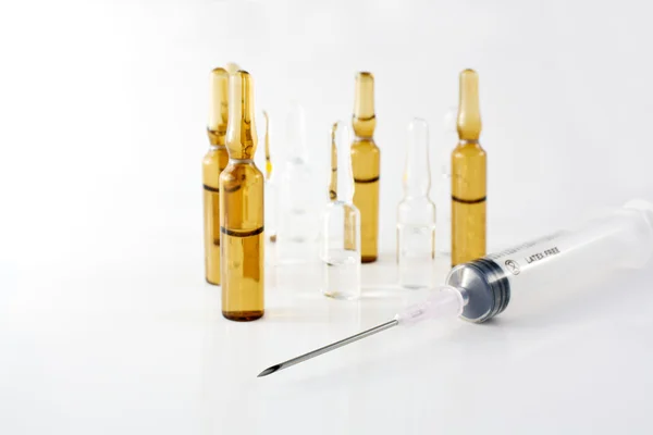 Ampulla, injekciós üveg fecskendő Stock Fotó