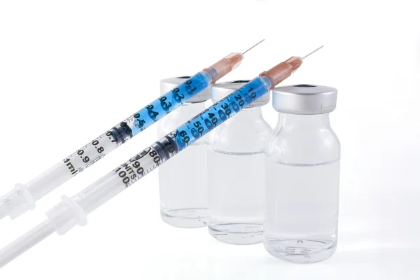 Fecskendők és injekciós felett fehér háttér Stock Kép