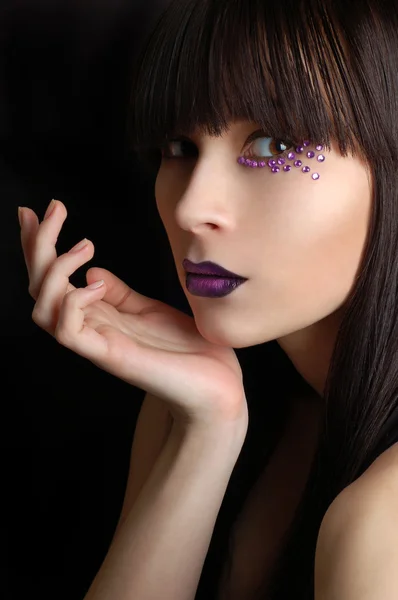 Lila make-up a gyönyörű nő — Stock Fotó