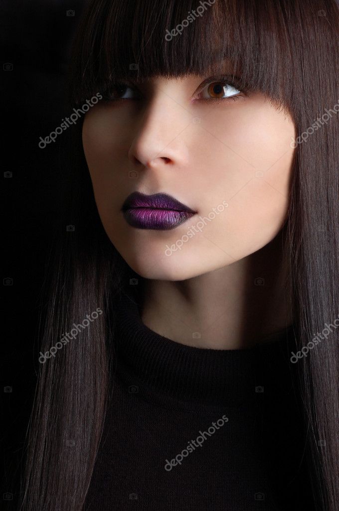 Mulher Bonita Com Maquiagem Tons Violeta Flor Fundo Cor fotos