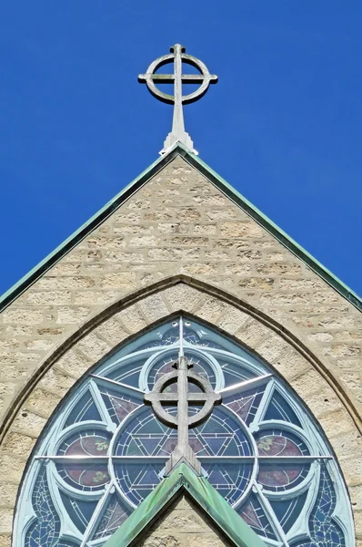 Kościół szczegółowo dwie celtyckie krzyże — Zdjęcie stockowe
