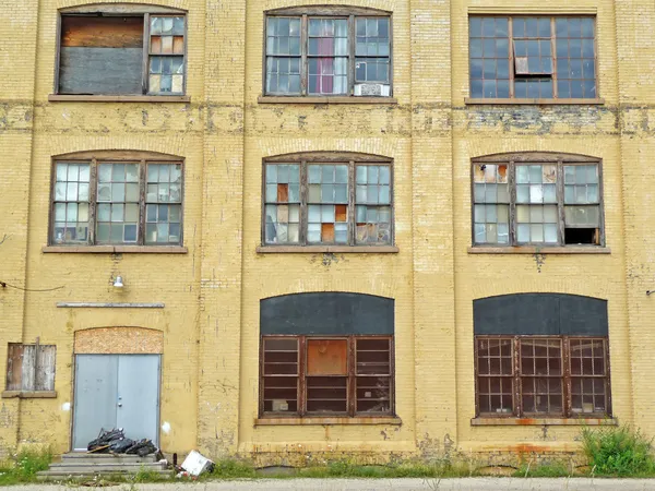Grungy industrial building exterior — Stock Photo, Image