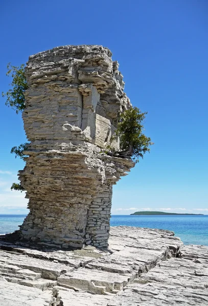 Coastal flowerpot rock formation — Stock Photo, Image
