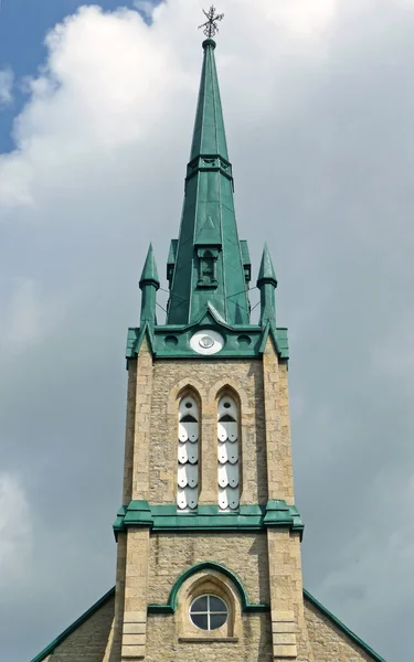 十九世纪教堂的尖顶详细信息 — 图库照片