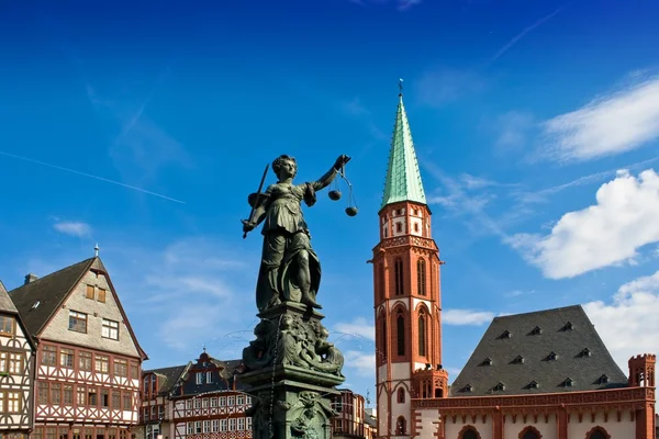 Staty av lady rättvisa i frankfurt — Stockfoto