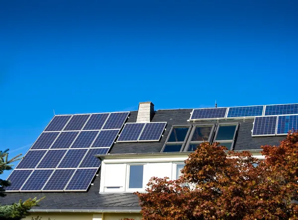 Solární (fotovoltaické) panely — Stock fotografie