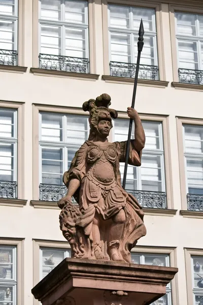 在法兰克福的密涅瓦的雕像 — 图库照片#