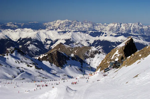 Declive de esqui de montanha na geleira Áustria — Fotografia de Stock