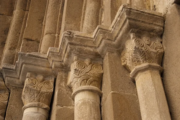 Columna de decoración tallada en piedra — Foto de Stock