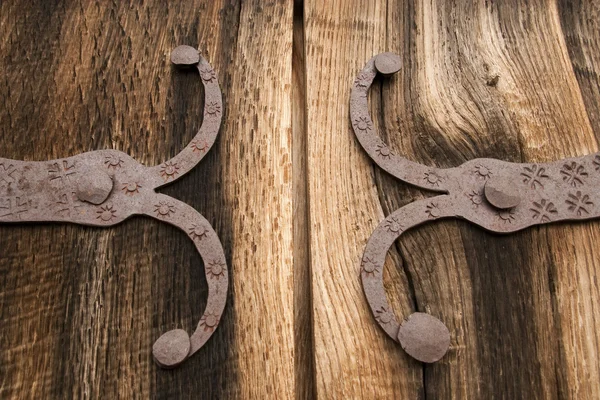 Detail dari kayu ek tua gerbang dengan logam — Stok Foto