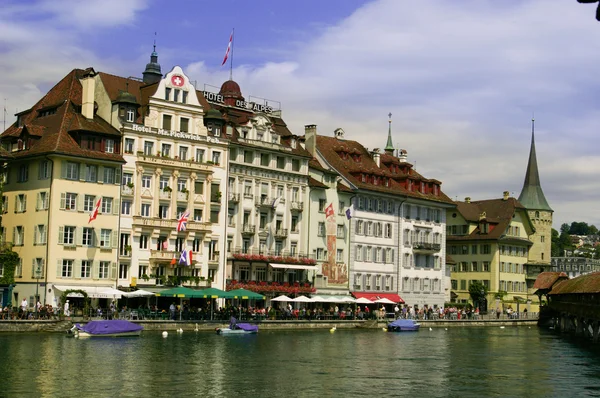 Häuser in Luzern am See — Stockfoto