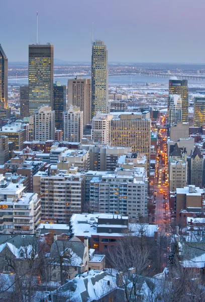 Downtown skyline montreal i skymningen — Stockfoto
