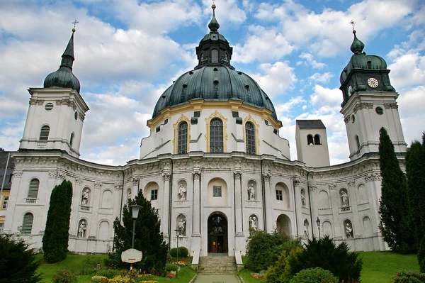 Torre da abadia barroca e cúpula na Baviera — Fotografia de Stock