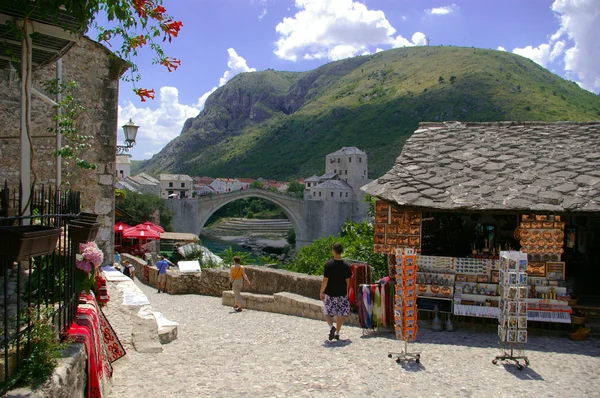 Altstadt Mostar mit berühmter Brücke — Stockfoto