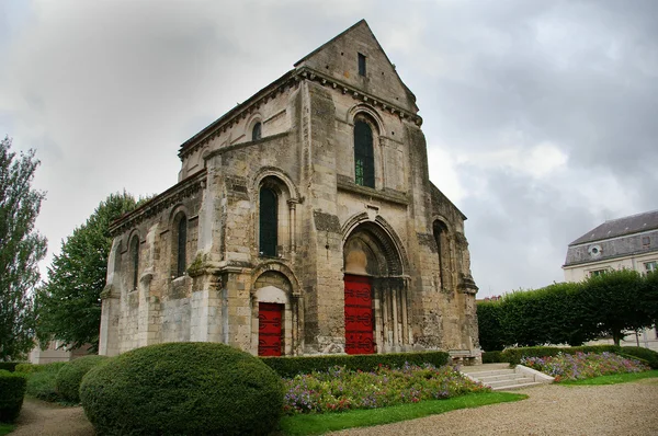 Romaanse stijl kerk in Frankrijk — Stockfoto