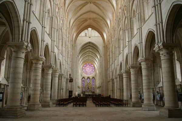 Wnętrze kościoła gotyckiego Laon — Zdjęcie stockowe