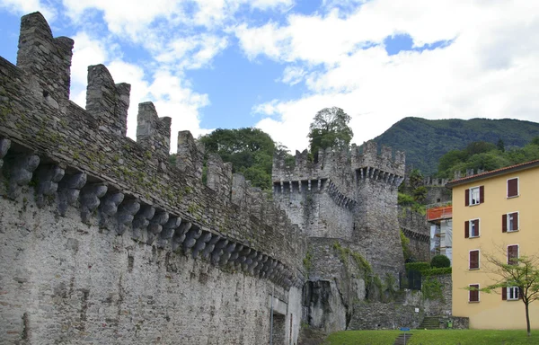 在瑞士小镇中的堡垒 — 图库照片