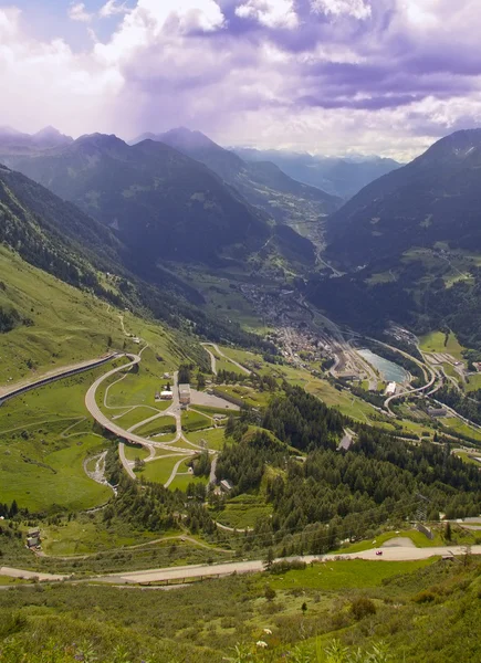 Górskie drogi miejscowości doliny Włochy Alp — Zdjęcie stockowe