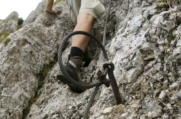 Safety cable on hiking mountain trail — Stock Photo, Image