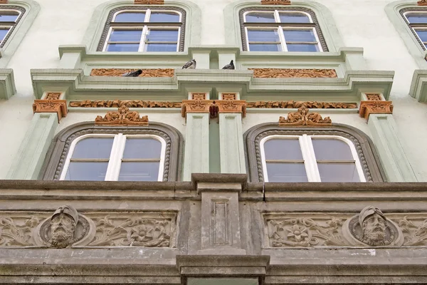 Edificio esterno con balcone — Foto Stock