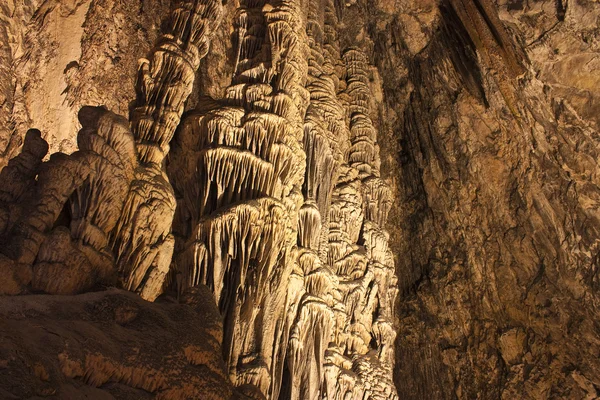 Stalagtites i stalagmity — Zdjęcie stockowe