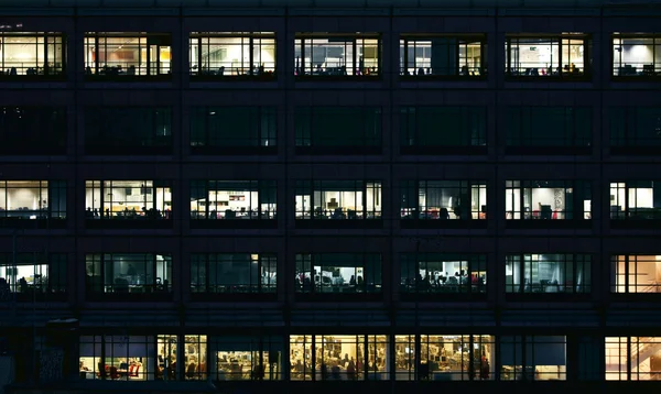 Lege kantoren bij nacht — Stockfoto