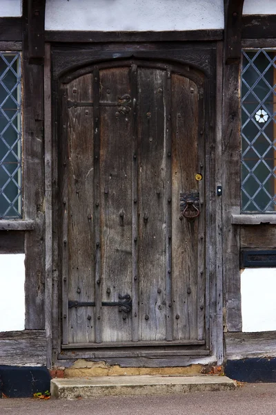 チューダー家のドア — ストック写真