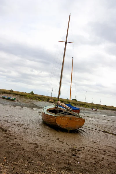 Navio preso na lama — Fotografia de Stock