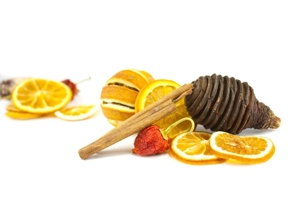 Laski cynamonu i pomarańczowym — Zdjęcie stockowe