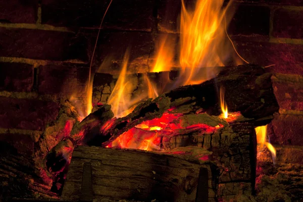 Incendio invernale ruggente — Foto Stock