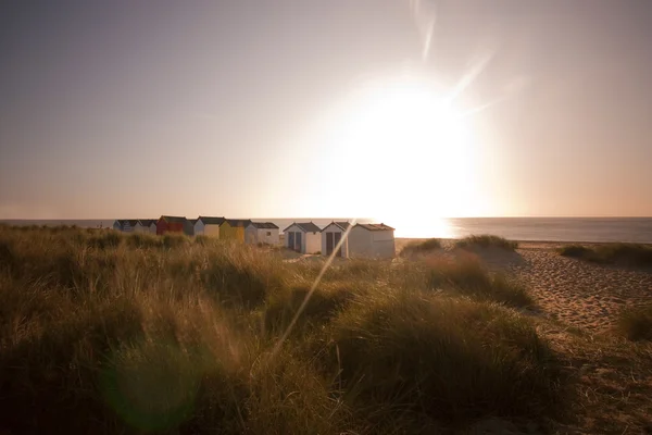 Strand hutten op southwold bij dageraad — Stockfoto