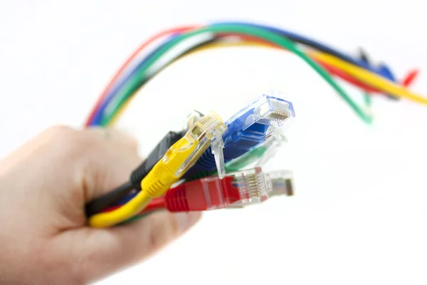 Kable sieciowe w zasięgu ręki — Zdjęcie stockowe
