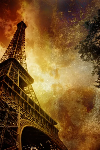 Grunge arkaplanındaki Eyfel kulesi — Stok fotoğraf