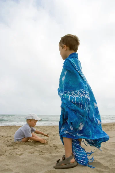 Kinder am Strand — Stockfoto