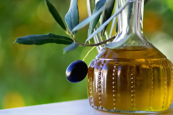 Oliven und Olivenöl. — Stockfoto