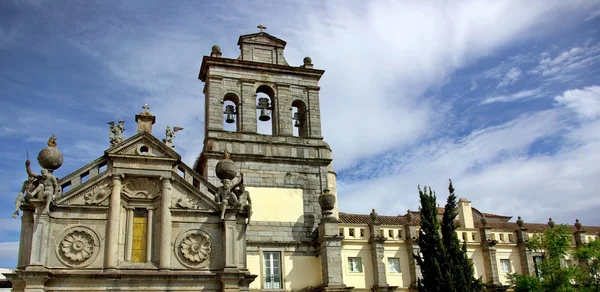 Church in the city of Evora. — Stock Photo, Image