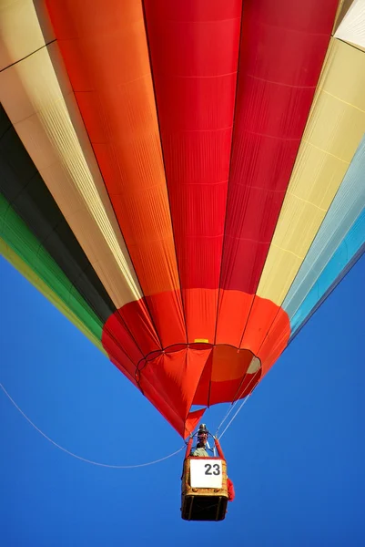Farbiger Heißluftballon — Stockfoto