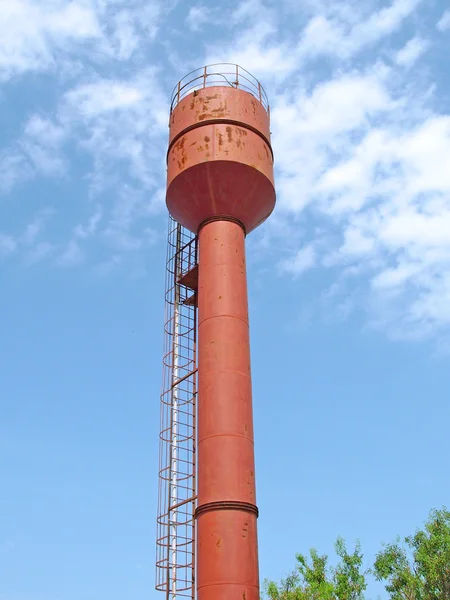 Red water tower — Stock Photo, Image