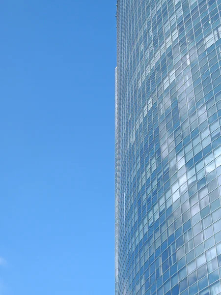 Окна небоскреба — стоковое фото