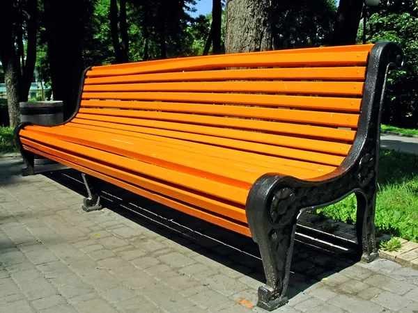 Oranžový lavička — Stock fotografie