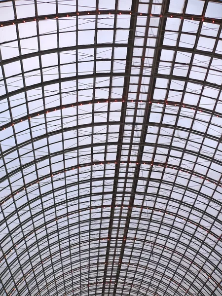 Telhado de vidro colossal — Fotografia de Stock