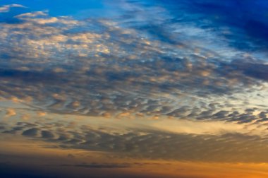 gökyüzü ve altocumulus bulutlar